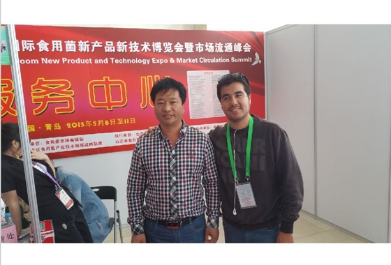 與澳大利亞國際友人合影拍照.JPG 與澳大利亞國際友人合影拍照.JPG