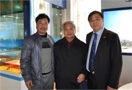 2012年3月25日與中國科學(xué)院卯曉嵐教授（中）、江蘇安惠生物科技有限公司董事長陳惠（右）一起